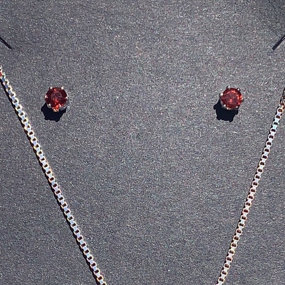 ❤️ Genuine Garnet Sterling Silver Necklace, Heart Pendant, and Studs ❤️ - Picture 5 of 13